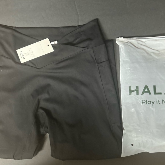 NWT- Halara SoftlyZero™ Crossover Pocket Plain Leggings - Black - Size Large - Picture 4 of 4